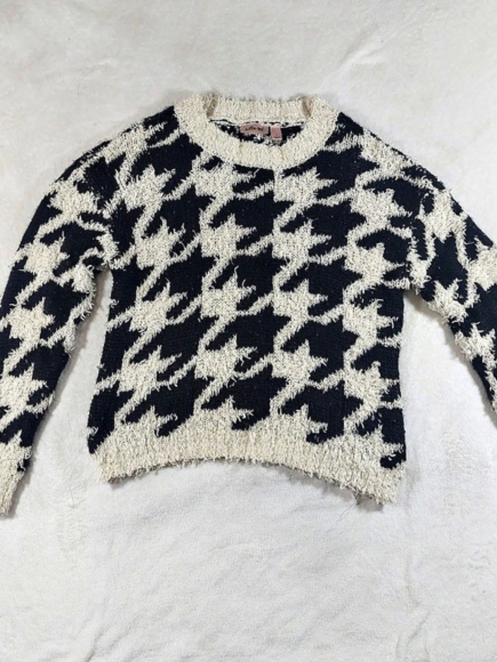 Willow & Root Black & Cream Patterned Sweater Size Small